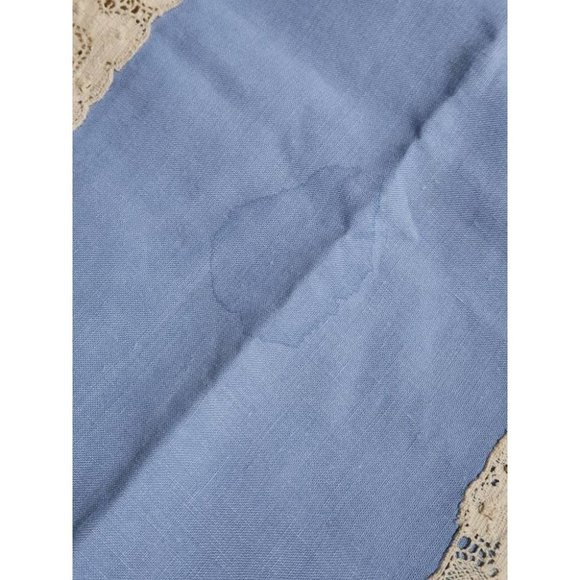 Vintage Blue Ecru Lace Tablecloth*Oversized Tablecloth - Picture 10 of 10